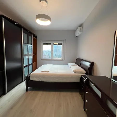 Gallery - Center View 地拉那