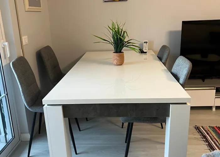 Gallery - Center View * تيرانا